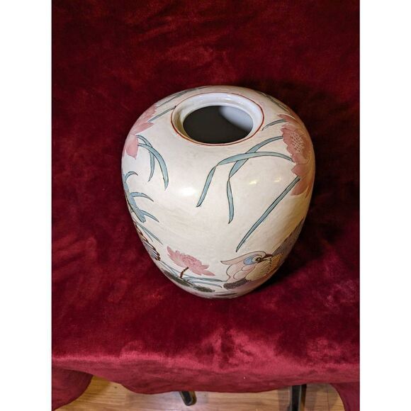 Famille Rose Hand painted Dynasty signed pottery. In excellent condition - Picture 3 of 13